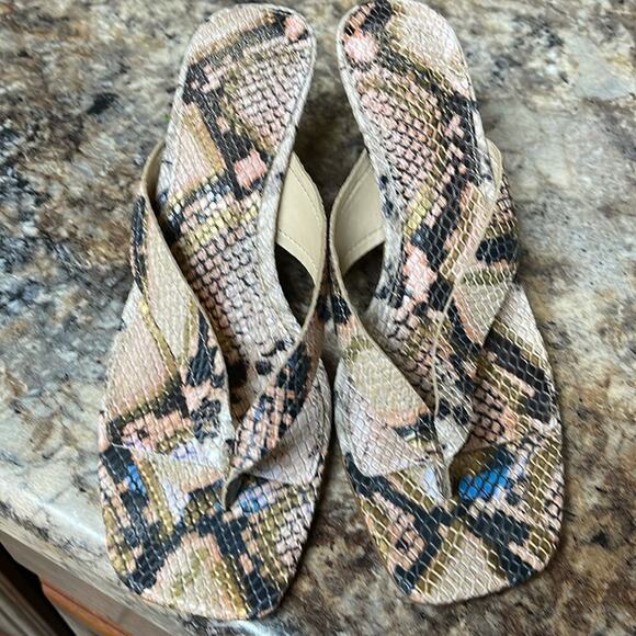 Sandles Vince camuto snake pattern multi color 3” heel - Picture 4 of 5